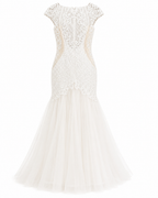 Vestido de Novia Blanco con Detalle Dorado