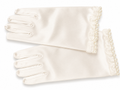 Guantes elegantes con perlas