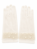 Guantes elegantes con perlas