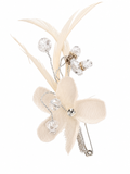 Boutonniere decorativa en tonos cremosos
