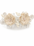 Peineta con flores y perlas